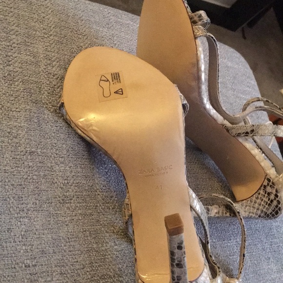 Faux Snake embossed leather Sandals. NWOT - Picture 3 of 4